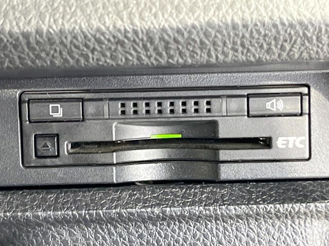 TOYOTA VOXY HYBRID 2014