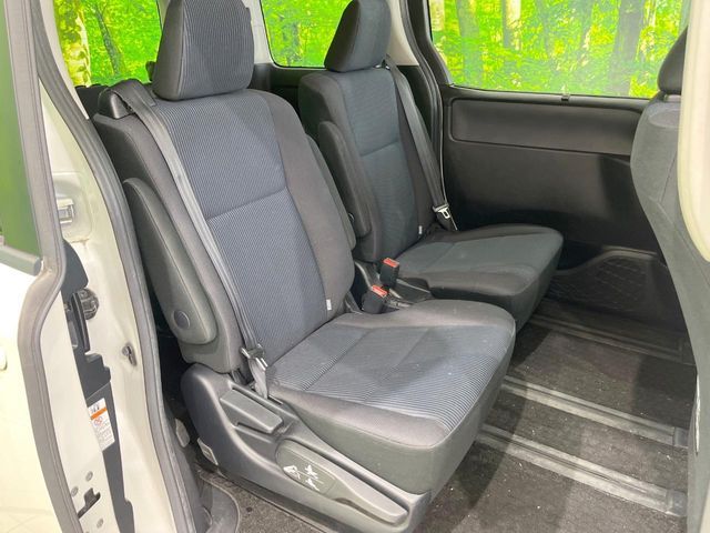 TOYOTA VOXY HYBRID 2014