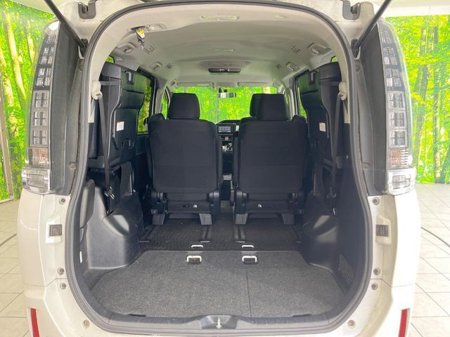 TOYOTA VOXY HYBRID 2014