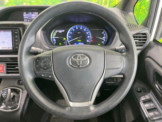 TOYOTA VOXY HYBRID 2014
