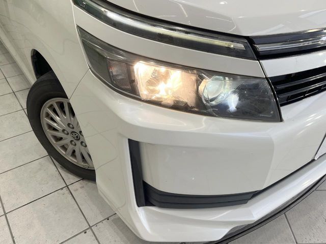 TOYOTA VOXY HYBRID 2014