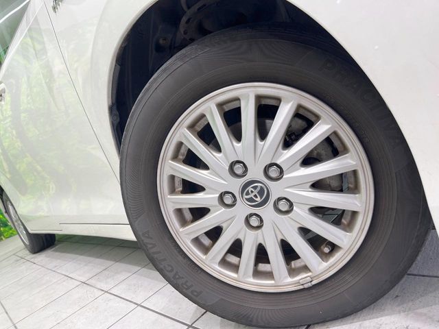 TOYOTA VOXY HYBRID 2014