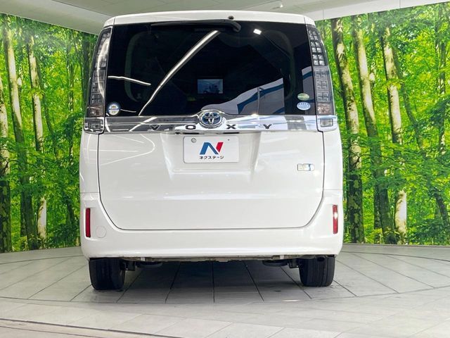 TOYOTA VOXY HYBRID 2014