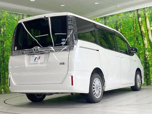 TOYOTA VOXY HYBRID 2014