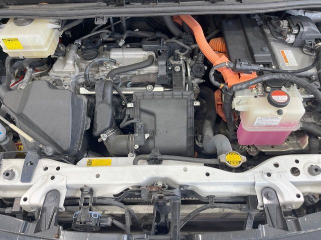 TOYOTA VOXY HYBRID 2014