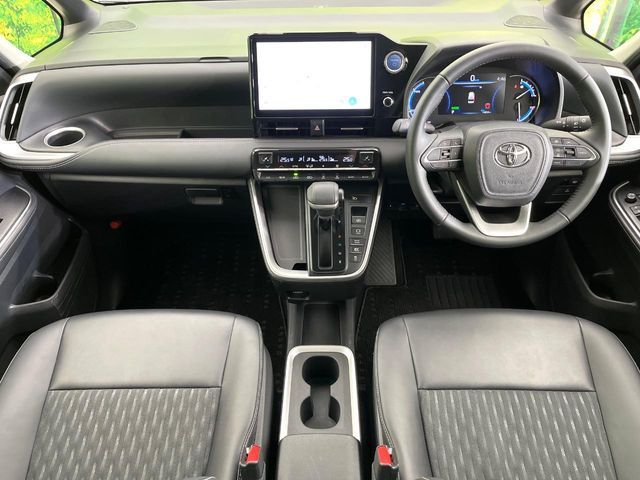 TOYOTA NOAH HYBRID 2023