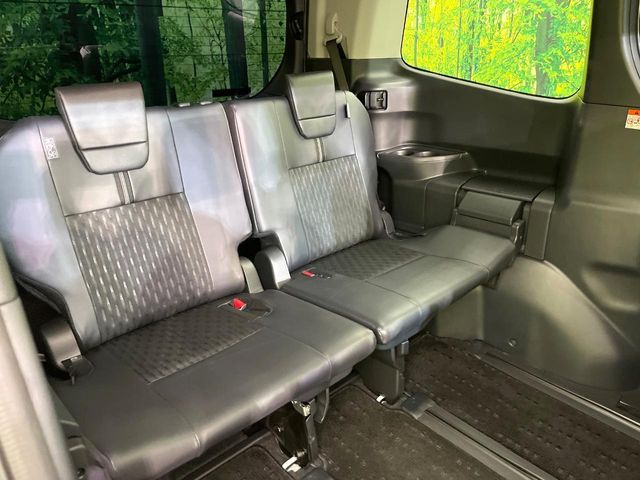 TOYOTA NOAH HYBRID 2023