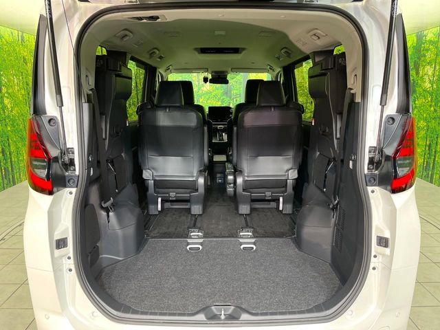 TOYOTA NOAH HYBRID 2023