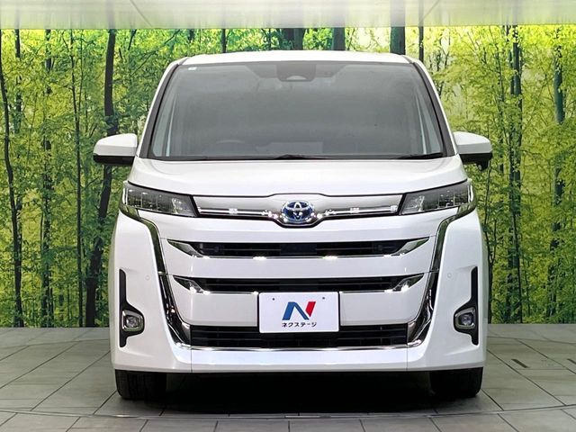 TOYOTA NOAH HYBRID 2023