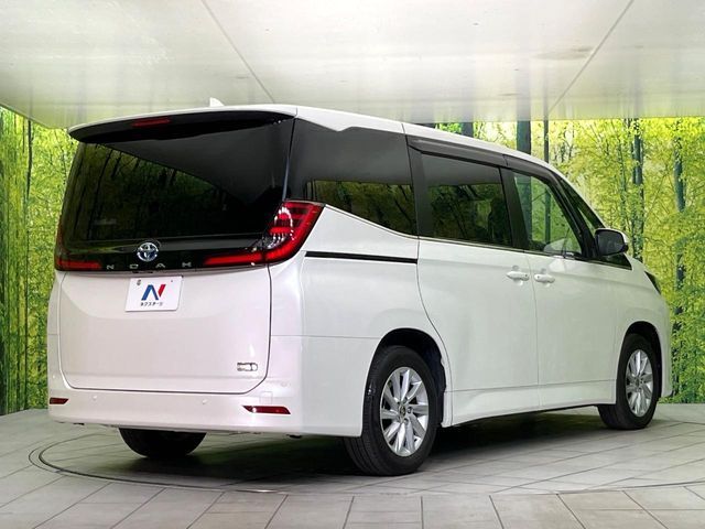 TOYOTA NOAH HYBRID 2023