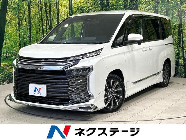 TOYOTA VOXY HYBRID 2023