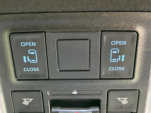 TOYOTA VOXY HYBRID 2023