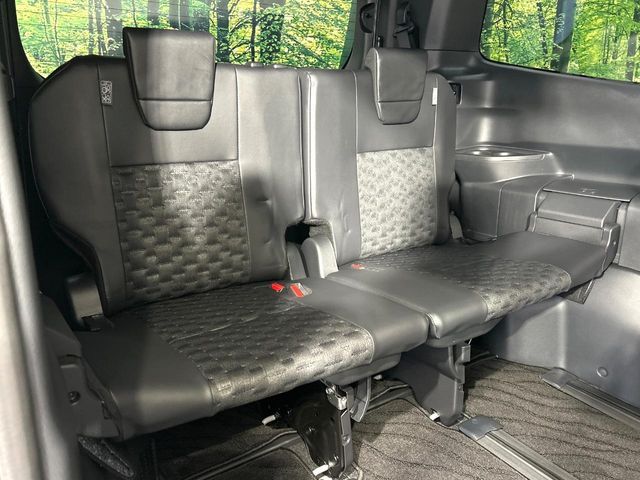 TOYOTA VOXY HYBRID 2023