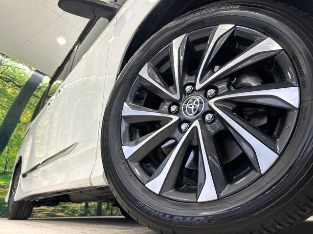 TOYOTA VOXY HYBRID 2023