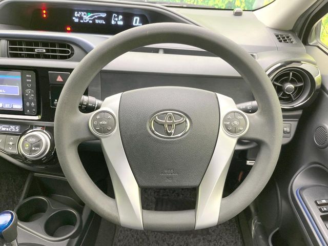 TOYOTA AQUA 2015