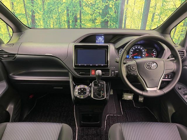 TOYOTA VOXY 2017