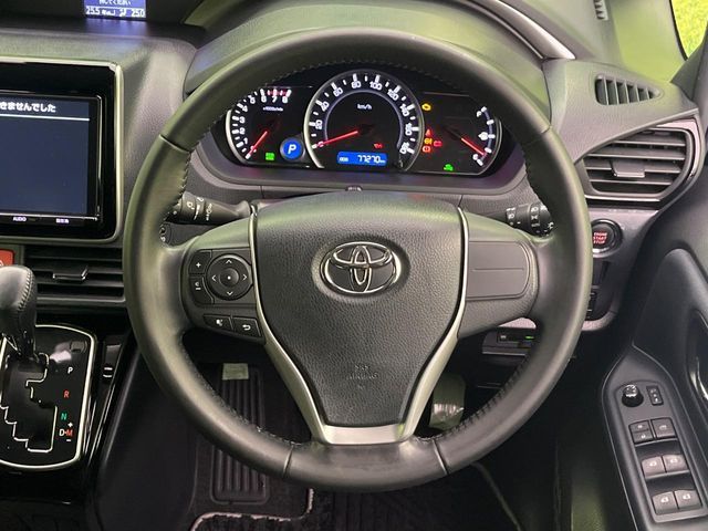 TOYOTA VOXY 2017