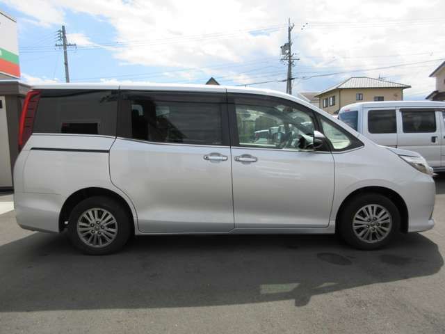 TOYOTA ESQUIRE 4WD 2015