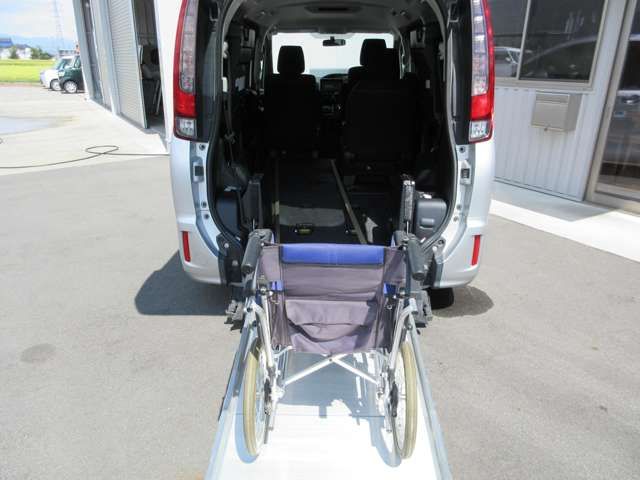 TOYOTA ESQUIRE 4WD 2015