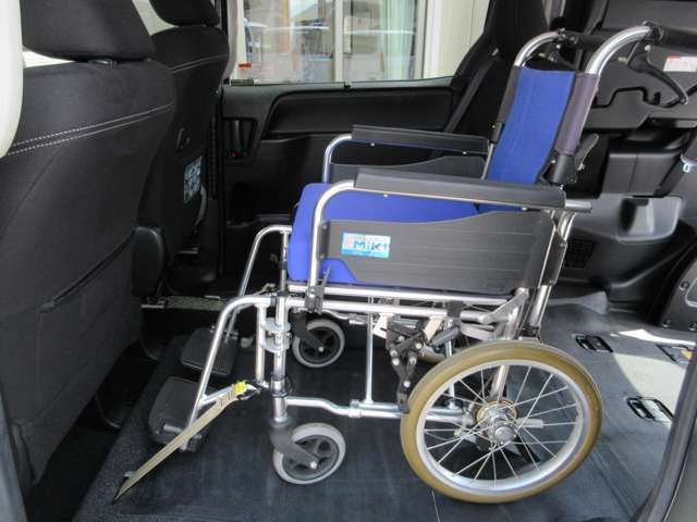 TOYOTA ESQUIRE 4WD 2015