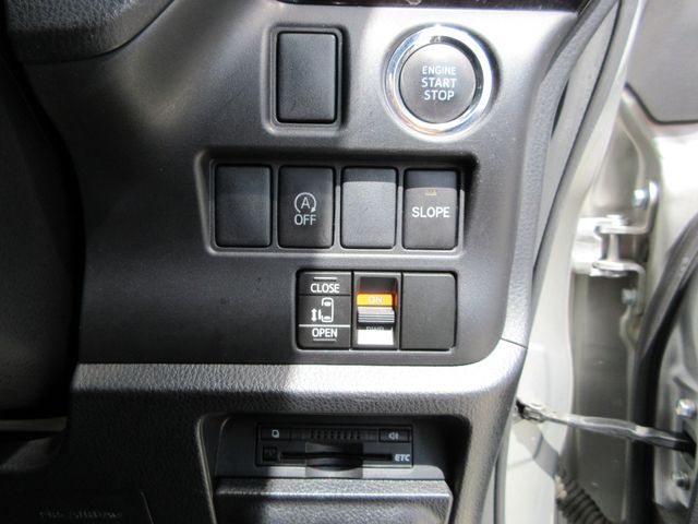 TOYOTA ESQUIRE 4WD 2015