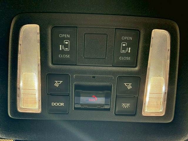 TOYOTA VOXY HYBRID 2022