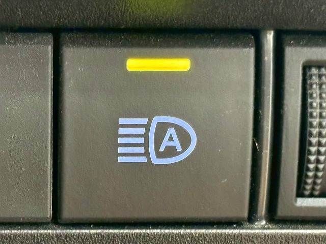 TOYOTA VOXY HYBRID 2022