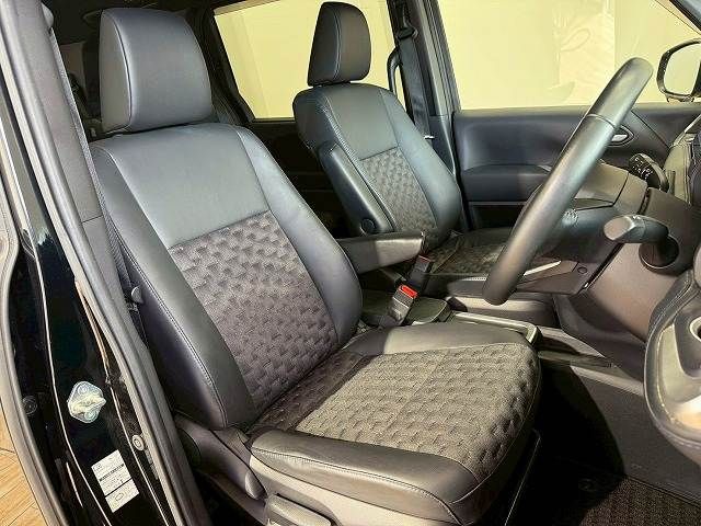 TOYOTA VOXY HYBRID 2022