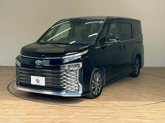 TOYOTA VOXY HYBRID 2022