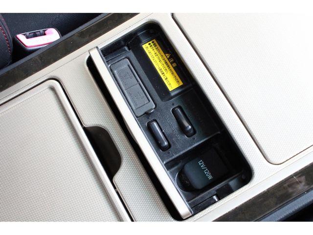 TOYOTA VELLFIRE 2013