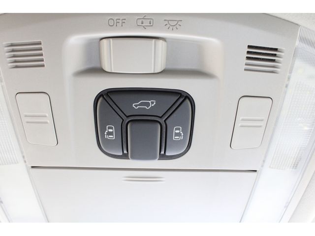 TOYOTA VELLFIRE 2013