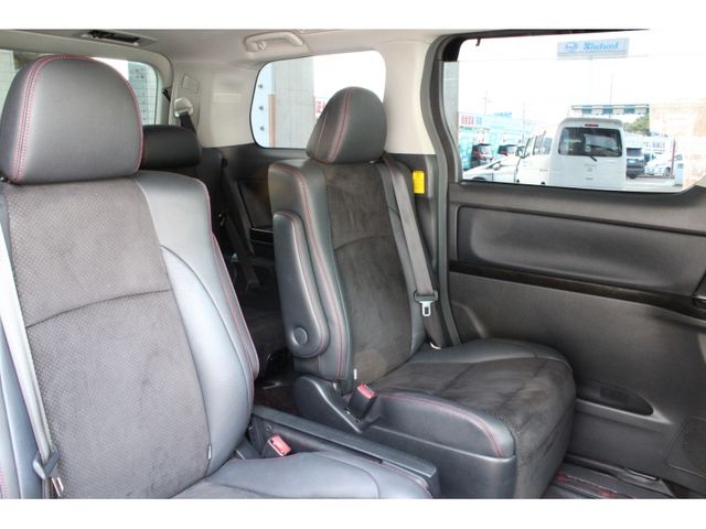 TOYOTA VELLFIRE 2013