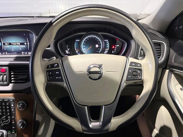 VOLVO VOLVO V40 2017