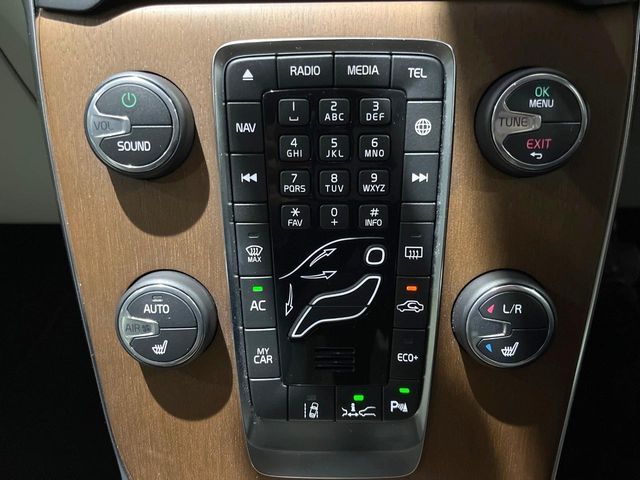 VOLVO VOLVO V40 2017