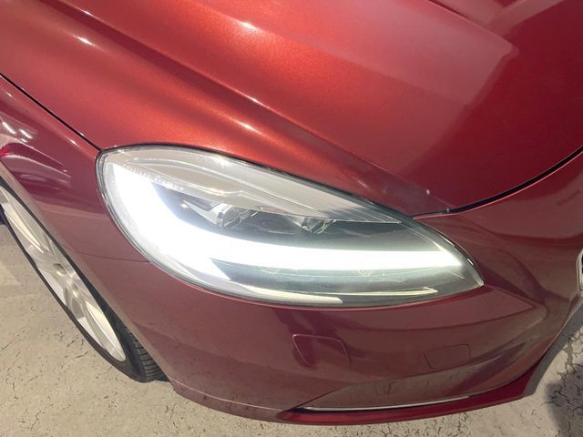 VOLVO VOLVO V40 2017