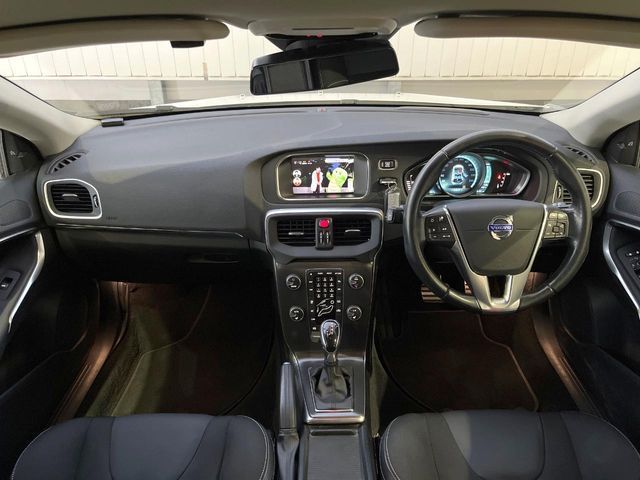 VOLVO VOLVO V40 2013