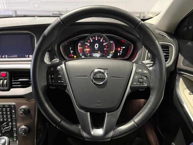 VOLVO VOLVO V40 CROSS COUNTRY 2017