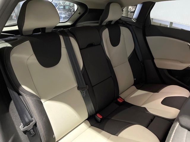 VOLVO VOLVO V40 CROSS COUNTRY 2017