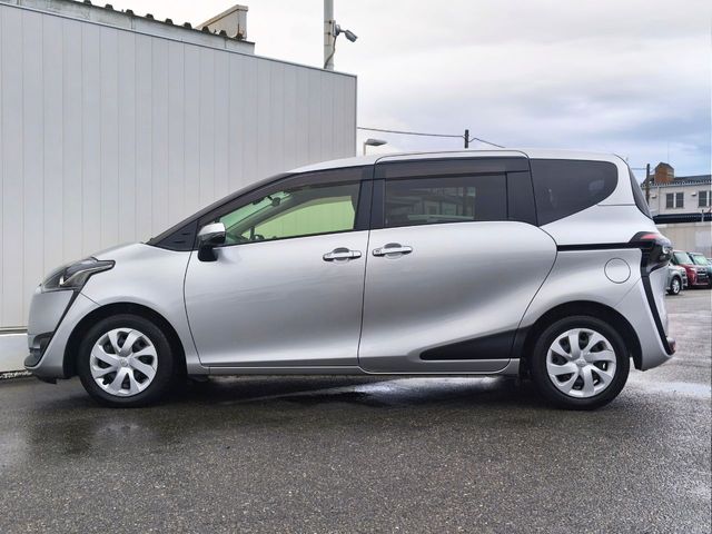 TOYOTA SIENTA 2015