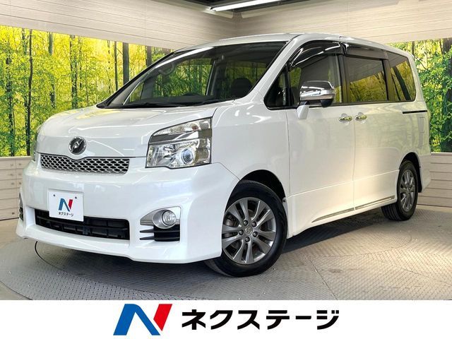 TOYOTA VOXY 2013