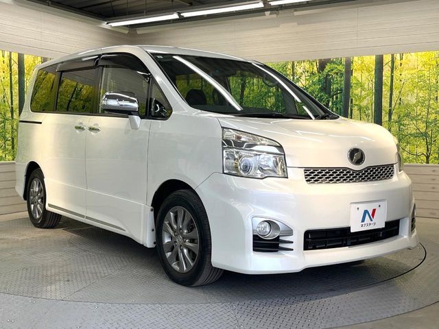 TOYOTA VOXY 2013