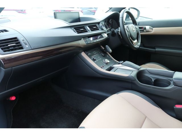 TOYOTA LEXUS CT200h 2018