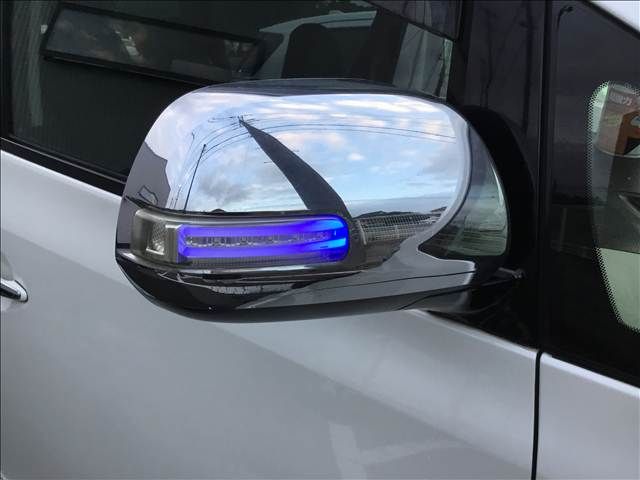 TOYOTA VELLFIRE 2012