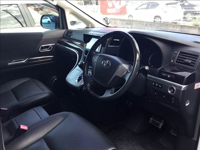 TOYOTA VELLFIRE 2012