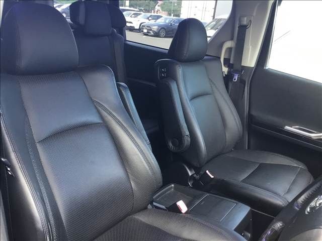 TOYOTA VELLFIRE 2012