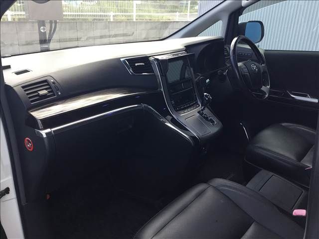 TOYOTA VELLFIRE 2012