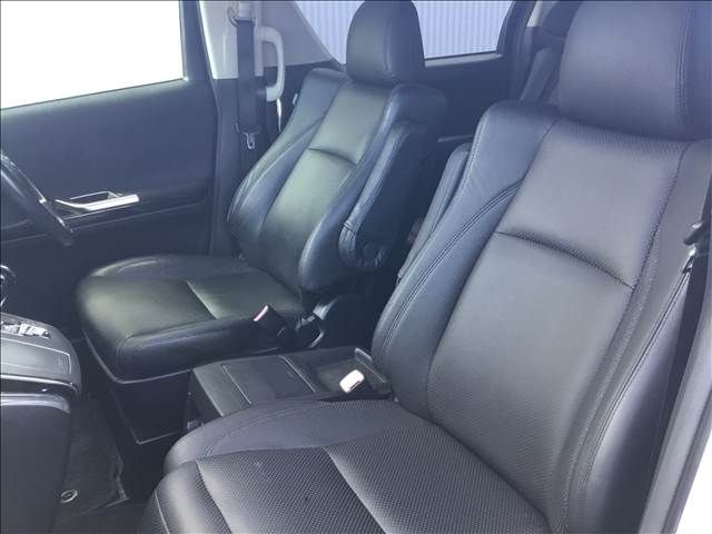 TOYOTA VELLFIRE 2012