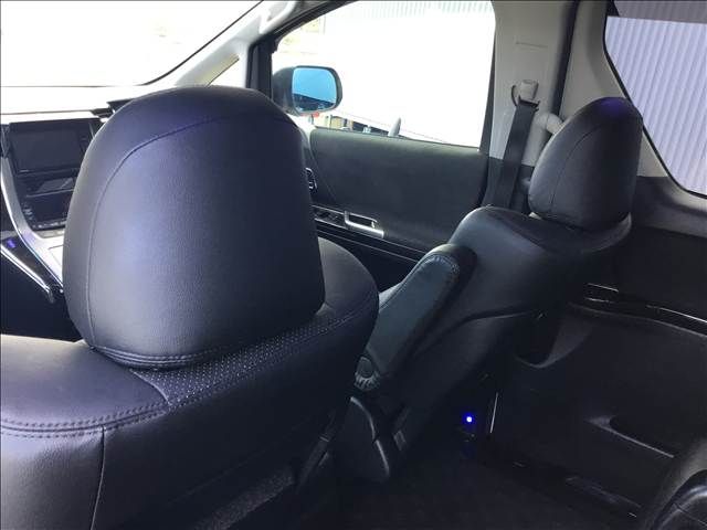 TOYOTA VELLFIRE 2012