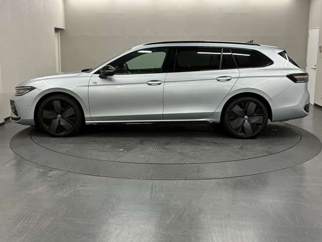 VOLKSWAGEN VOLKSWAGEN PASSAT wagon 2025