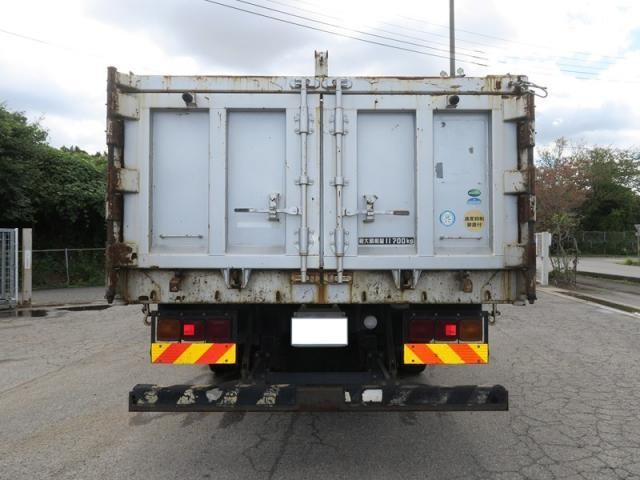 MITSUBISHI FUSOU SUPER GREAT 2014